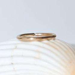 Anillo minimalista de latón -pulido espejo-hecho a mano