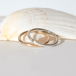 Anillo minimalista de latón -pulido espejo-efecto martillado-hecho a mano