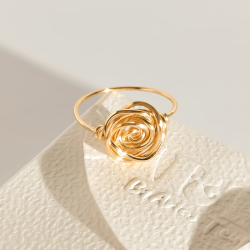 Anillo con rosa delicadamente moldeada a mano ARIAS TEUFFEL