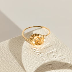 Anillo con pequeña rosa torcida a mano ARIAS TEUFFEL
