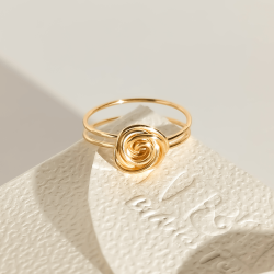 Anillo con pequeña rosa moldeada a mano ARIAS TEUFFEL