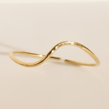 Pulsera ola martillada de latón macizo hecha a mano Arias Teuffel Pulsera ola martillada de latón macizo hecha a mano Arias Teuffel