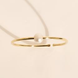 Jonc artisanal en laiton massif et perle d'eau douce Arias Teuffel